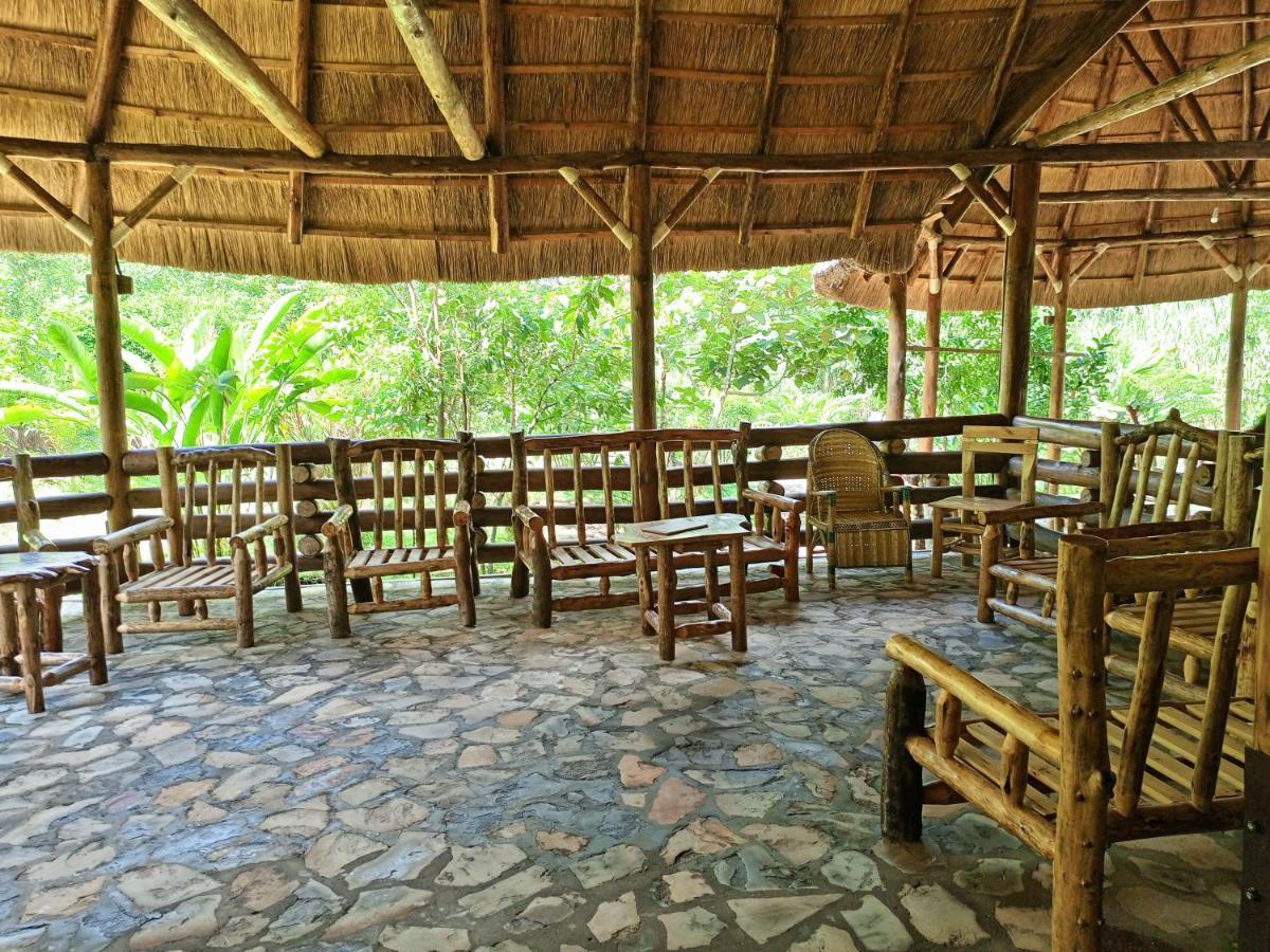 Chimpanzee Capital Safari Lodge Bigodi Exterior foto