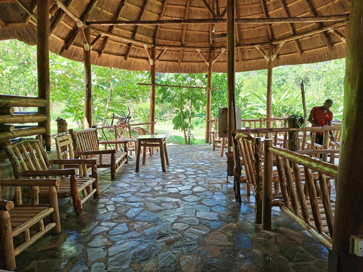 Chimpanzee Capital Safari Lodge Bigodi Exterior foto
